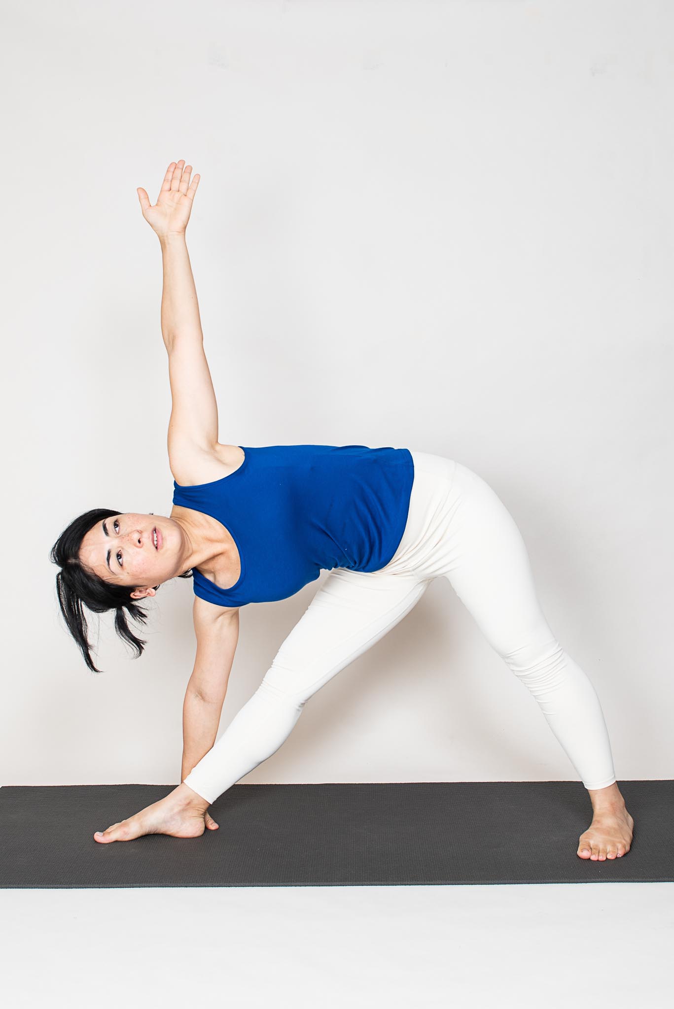 female yoga practicioner doing Trikonasana